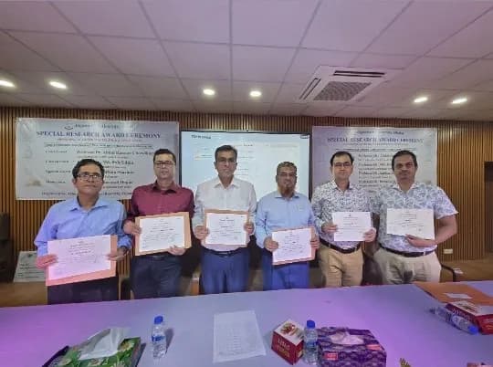 জবির প্রথম ‘স্পেশাল রিসার্চ অ্যাওয়ার্ড’ পেলেন রসায়নের ৯ শিক্ষক